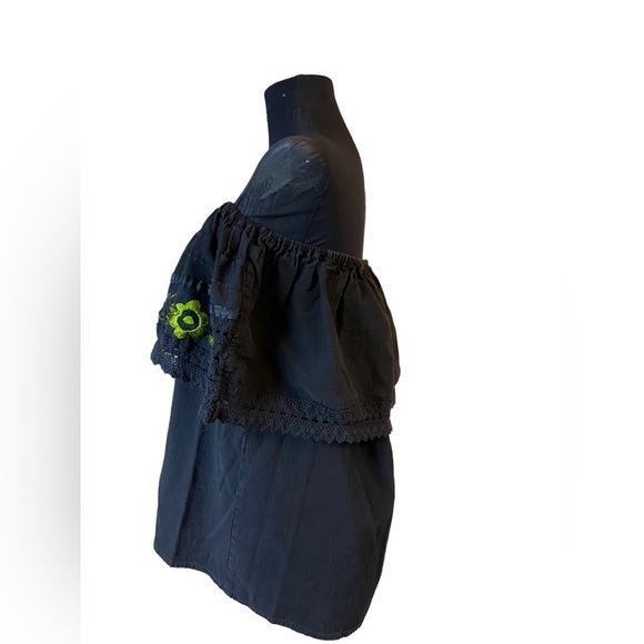 Embroidered Flowers Off The Shoulder Traditional Blouse - Picture 8 of 16